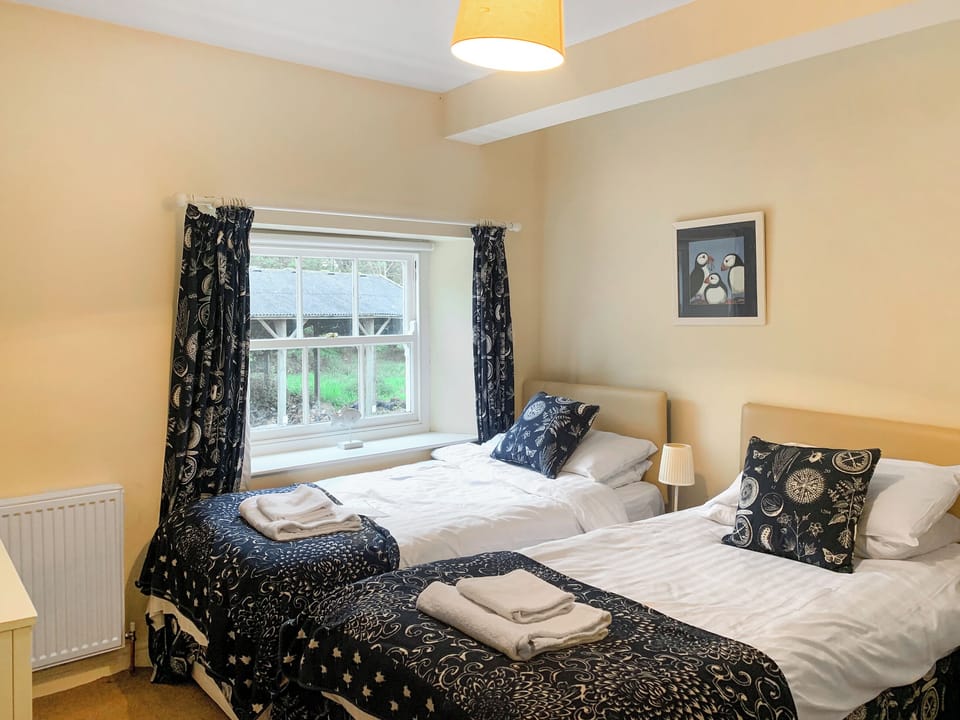 Twin bedroom | Stable Cottage - Thorpe Hall Cottages, Rudston, near Bridlington