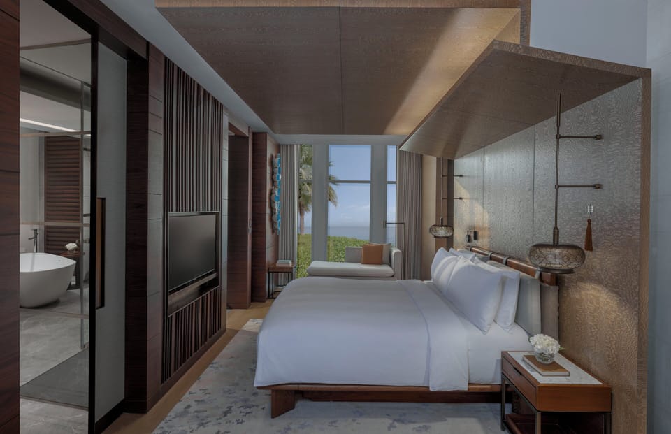 1 King 1 Bedroom Seafront Villa Club Lounge Access | Premium bedding, down comforters, Select Comfort beds, minibar