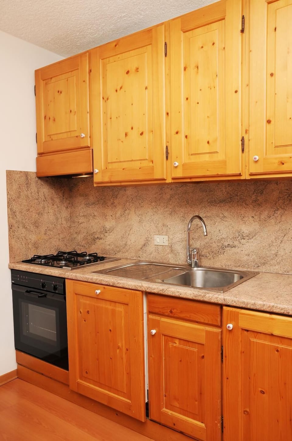 Fridge, dishwasher