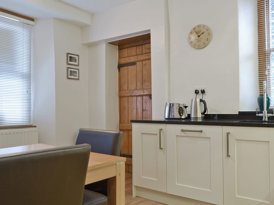 Convenient dining area within kitchen | Bede&rsquo;s Cottage, Windermere