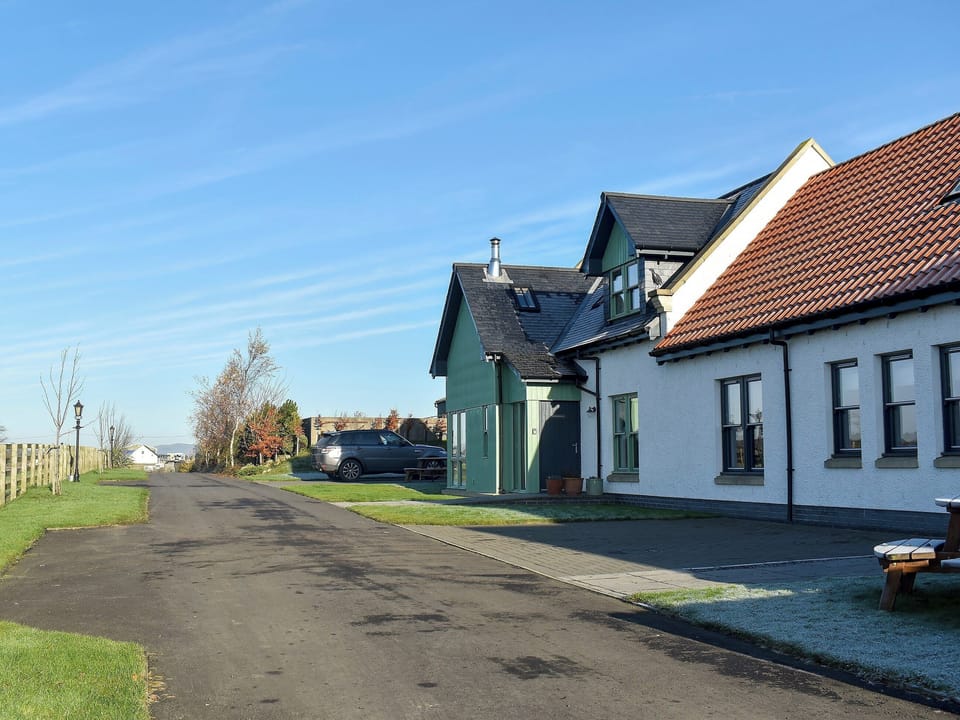 Set on a working farm | Paddockhall Cottages, Linlithgow, near Edinburgh 