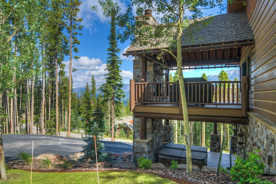 Exterior W Hot Tub