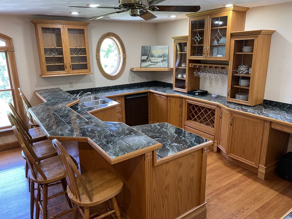 Bar Area: Great for serving drinks and entertaining guests.
