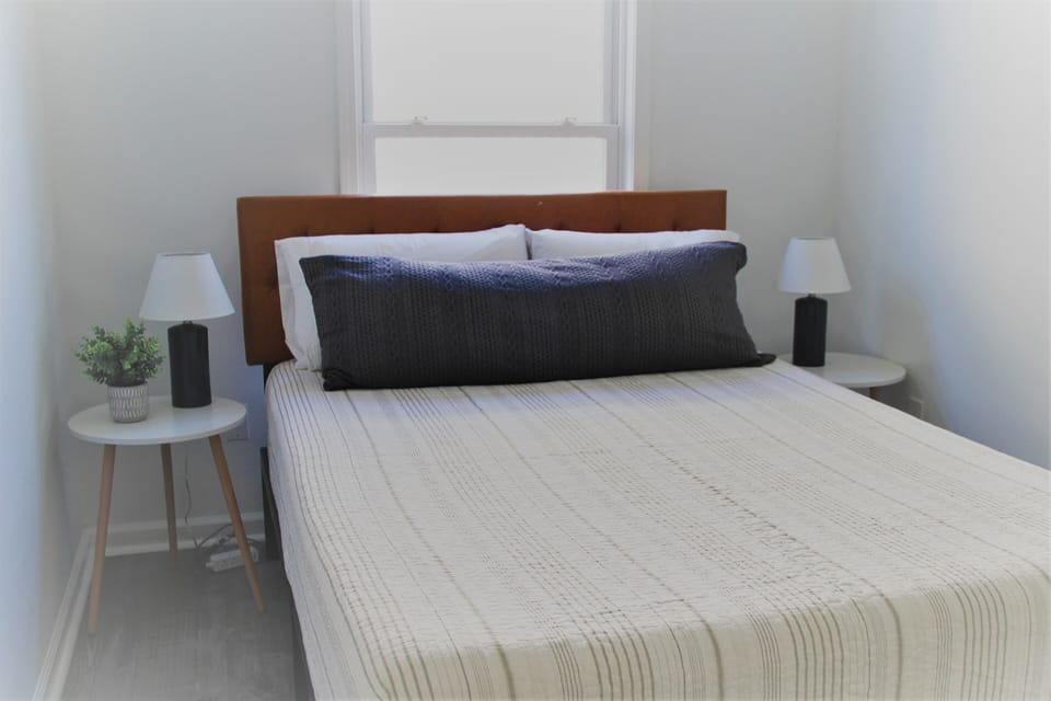Queen Bedroom (downstairs/first floor)