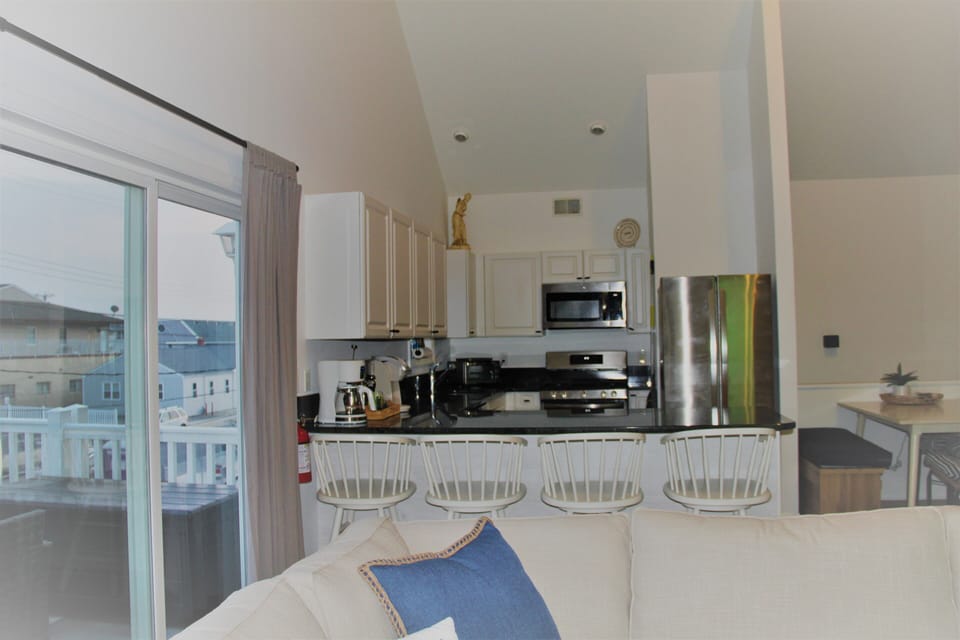 Kitchen (upstairs)