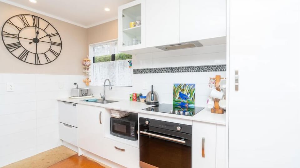 Fresh, modern kitchen upstairs with everything you need