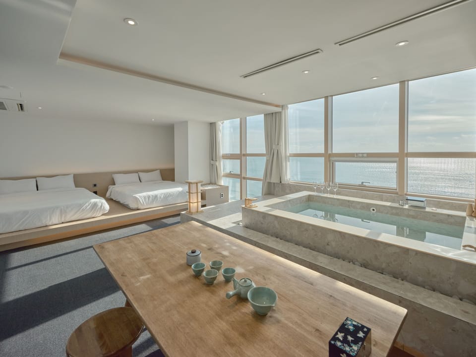 [Main] Ocean Family Private Spa (Randomly selected) | Blackout drapes, soundproofing, iron/ironing board, free WiFi