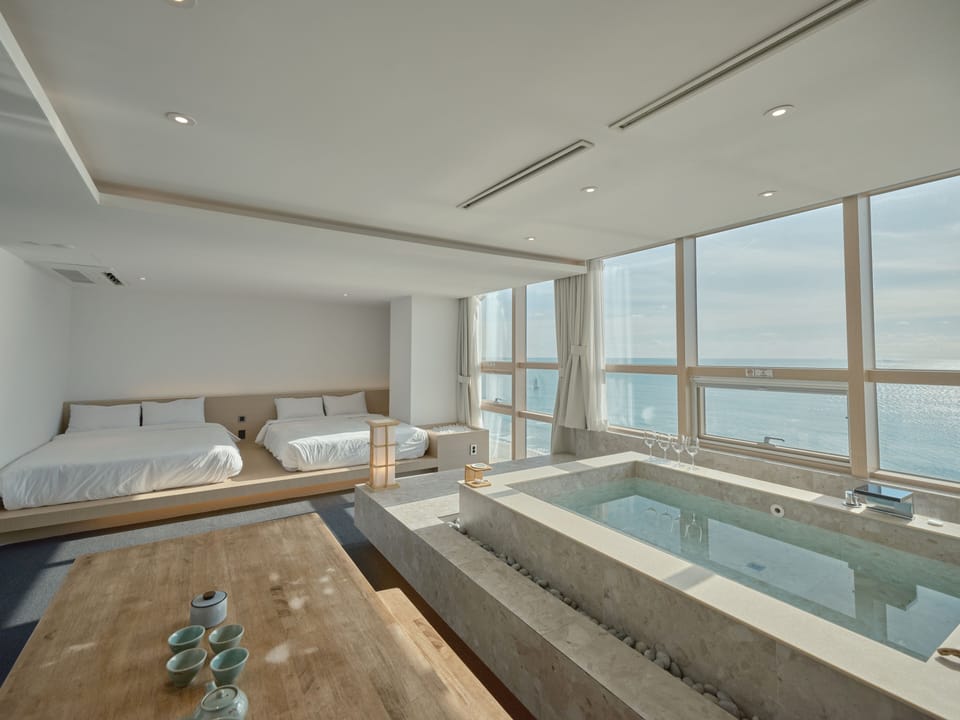 [Main] Ocean Family Private Spa (Randomly selected) | Blackout drapes, soundproofing, iron/ironing board, free WiFi