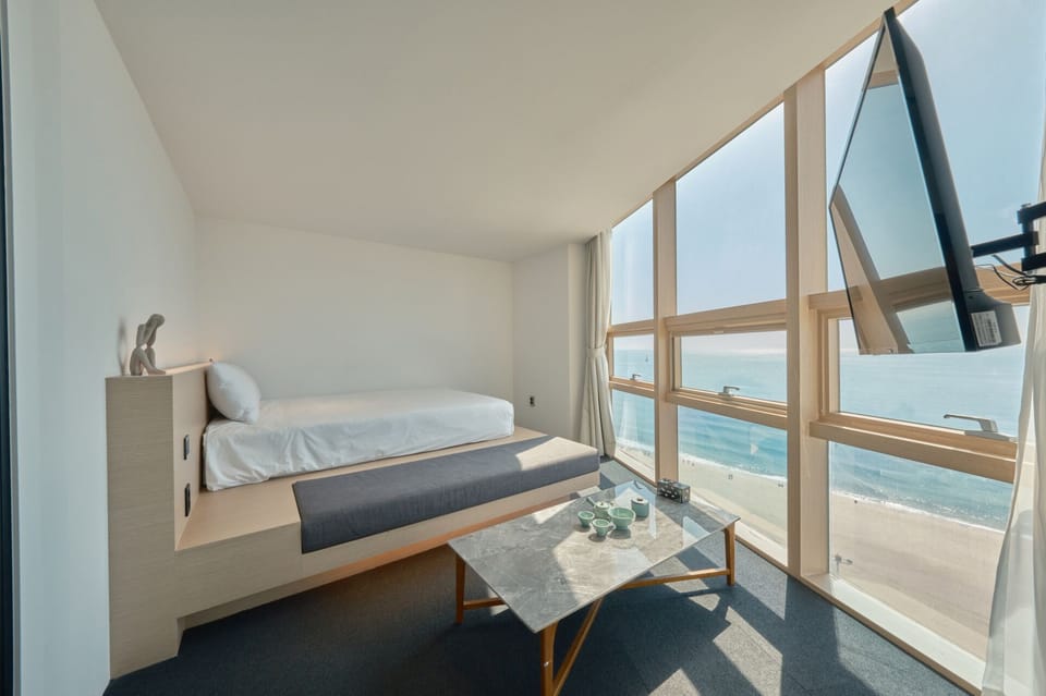 [Main] Ocean Double Private Spa | Blackout drapes, soundproofing, iron/ironing board, free WiFi