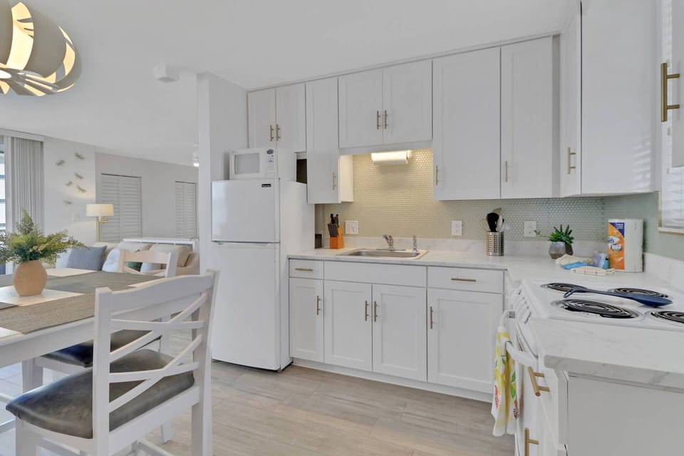 The convenient kitchen features a fridge/freezer, stove, dishwasher and microwave oven.