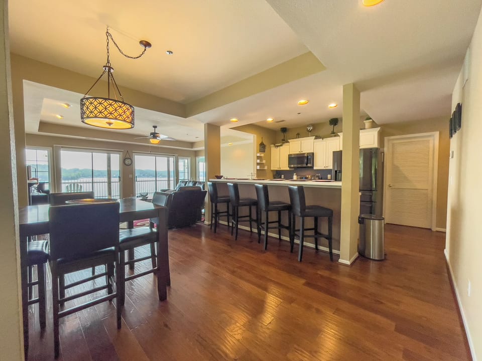 Dining area and breakfast bar