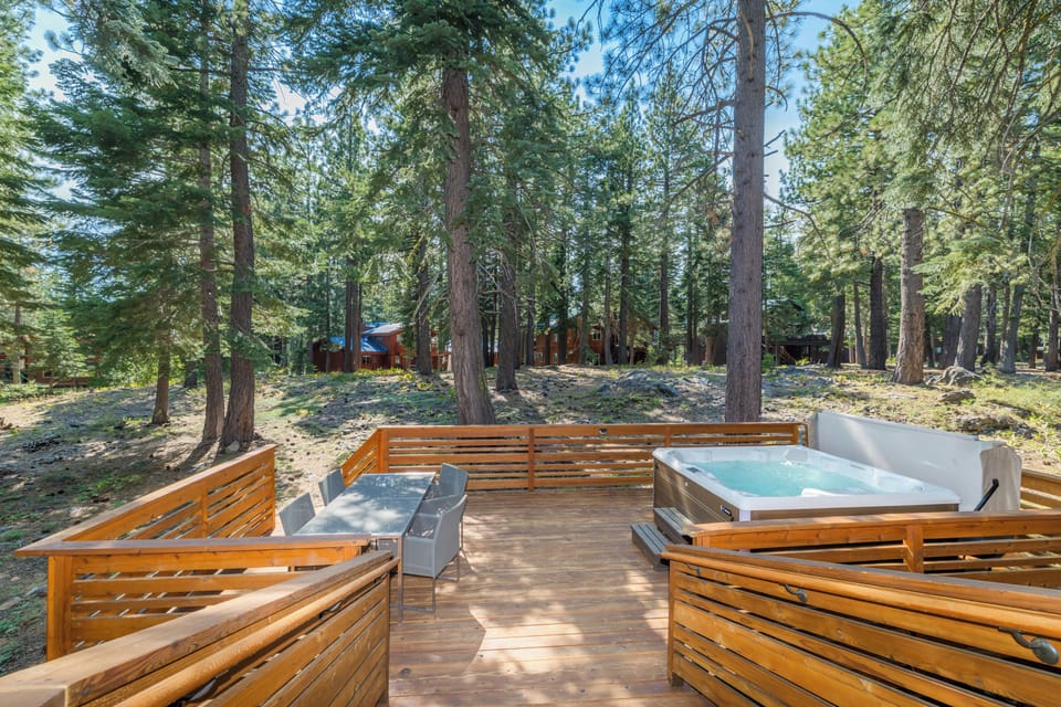 Deck & Hot Tub Access From Both King & Queen Bedrooms