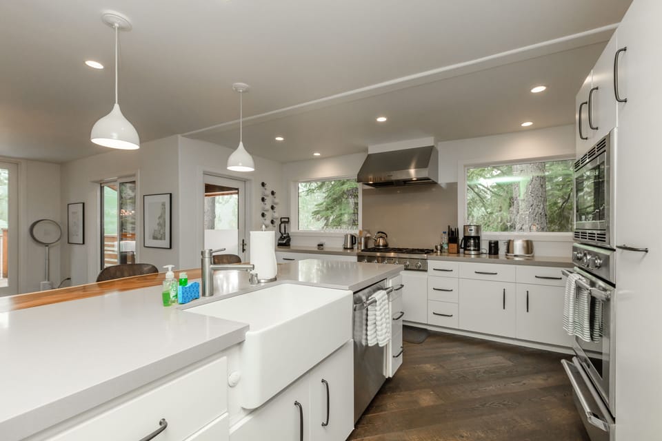 Farmhouse Sink & Top Of The Line Thermador Professional Stove, Oven, and Warmer