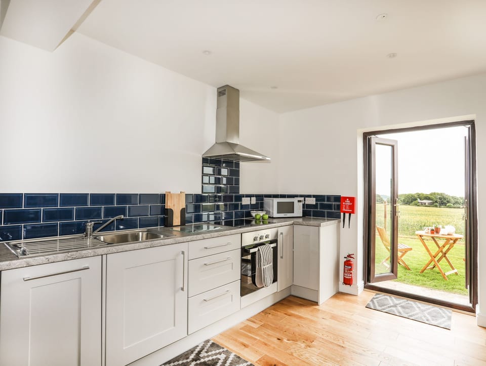 Cottage | Private kitchen | Fridge, dishwasher, electric kettle, toaster