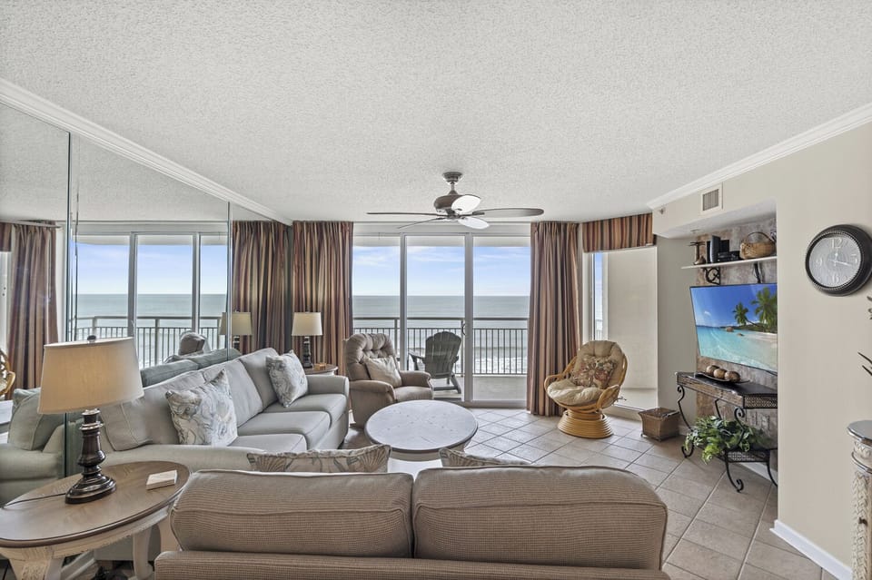 Beautifully Furnished Living Room 