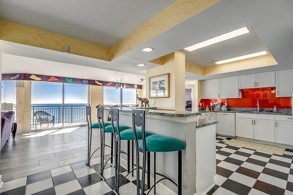 Kitchen Bar Area 