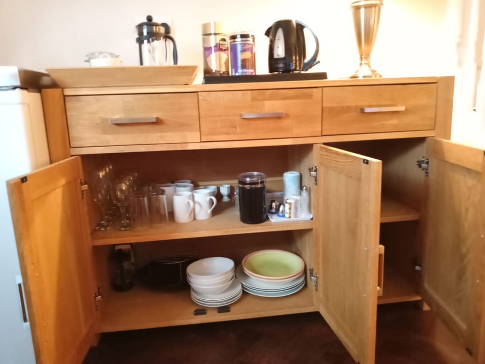 Superior Apartment, Private Bathroom, Garden View | Lounge