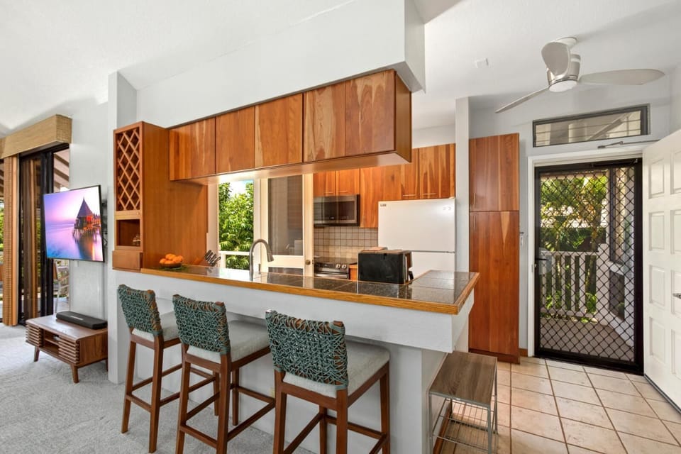 The bar area allows for entertainment while cooking up a feast