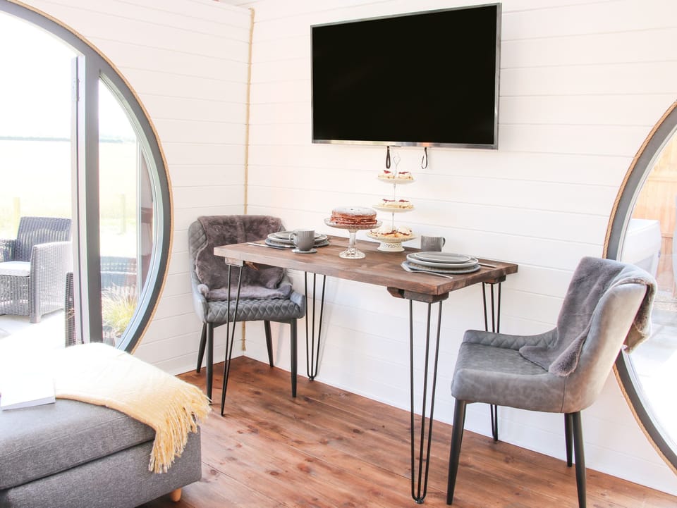 Cottage | 1 bedroom, individually decorated, individually furnished, free WiFi