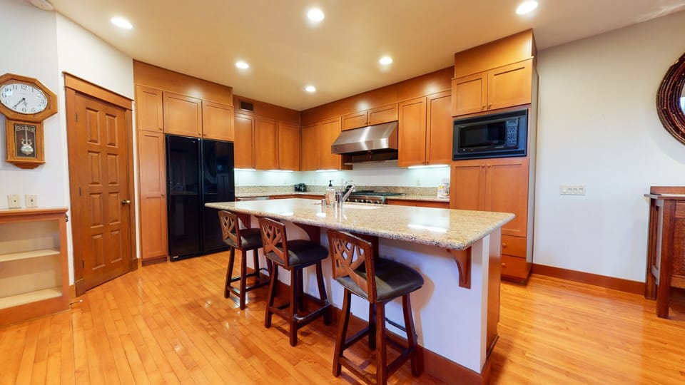 Flooring, Hardwood, Indoors, Kitchen Island, Room