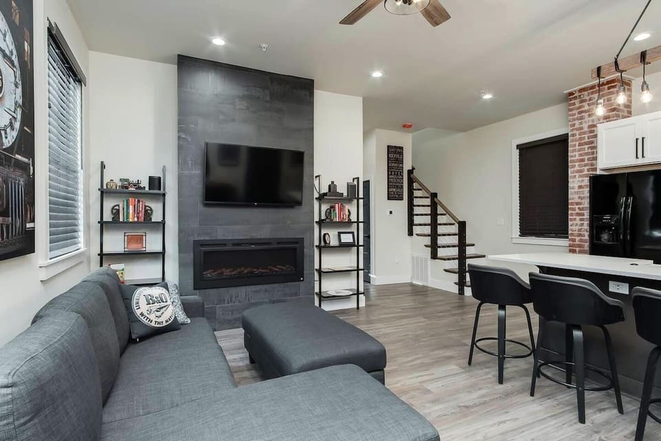 Spacious family room and eat in kitchen
50” smart Cable tv
Sonos speaker 
