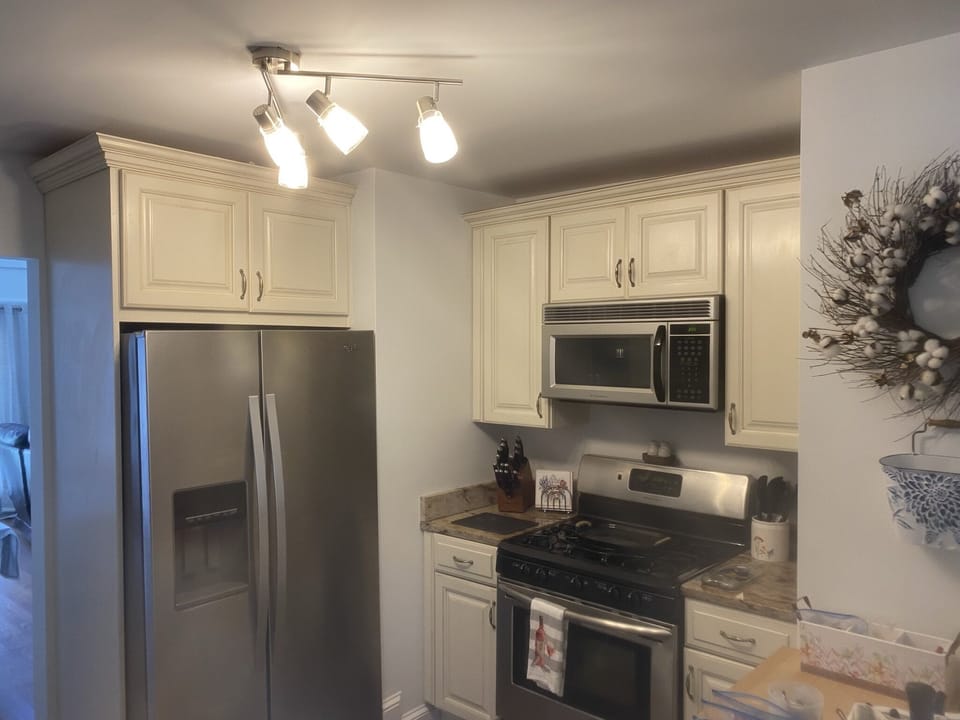 1st Floor, Kitchen.    Stainless Steel Appliances