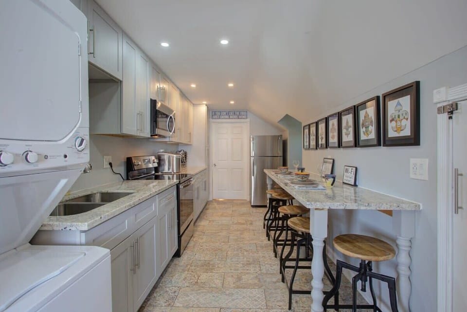 Kitchen with eat in counter