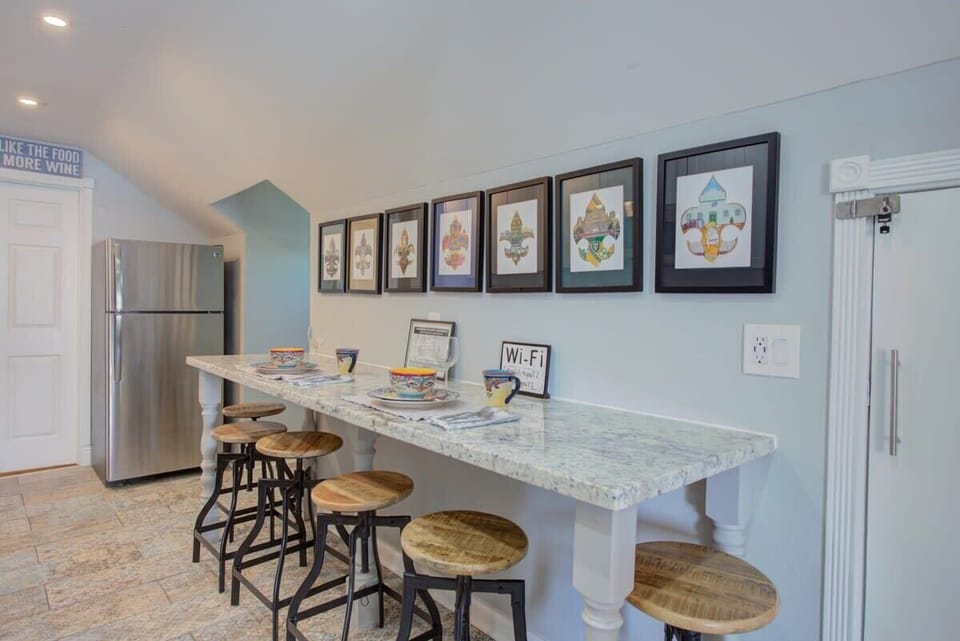 Kitchen with eat in counter