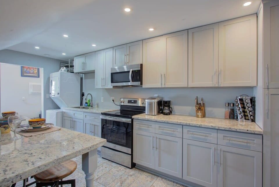 Kitchen with eat in counter