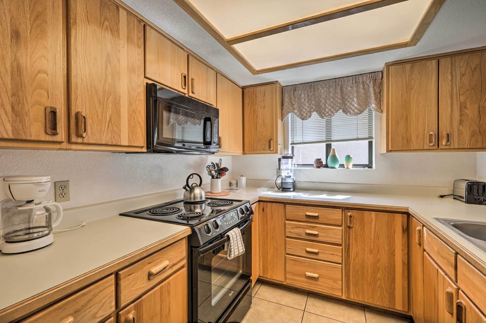 Kitchen | Fully Equipped w/ Cooking Basics