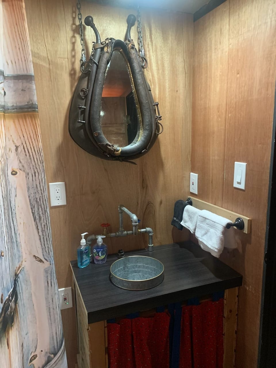 Bathroom 2.