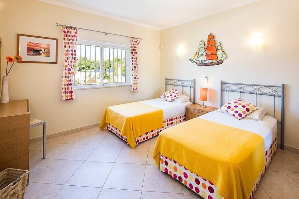 Twin bedroom