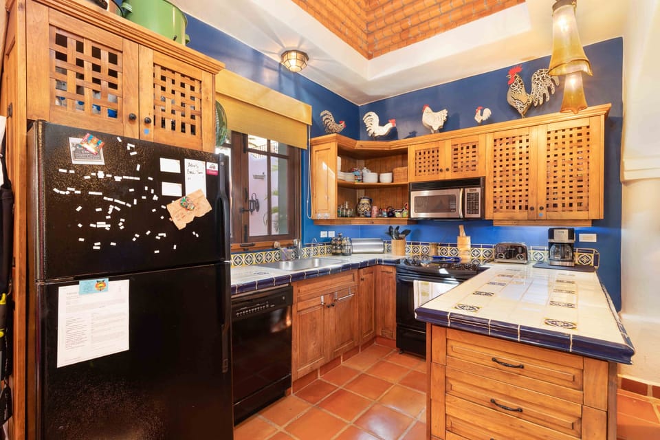 Fully Equipped Kitchen / Refrigerator / Stove / Microwave / Dishwasher / Coffee Maker