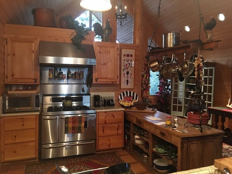 COOKS KITCHEN FULLY STOCKED