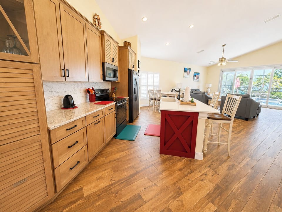 Fully equipped kitchen.
