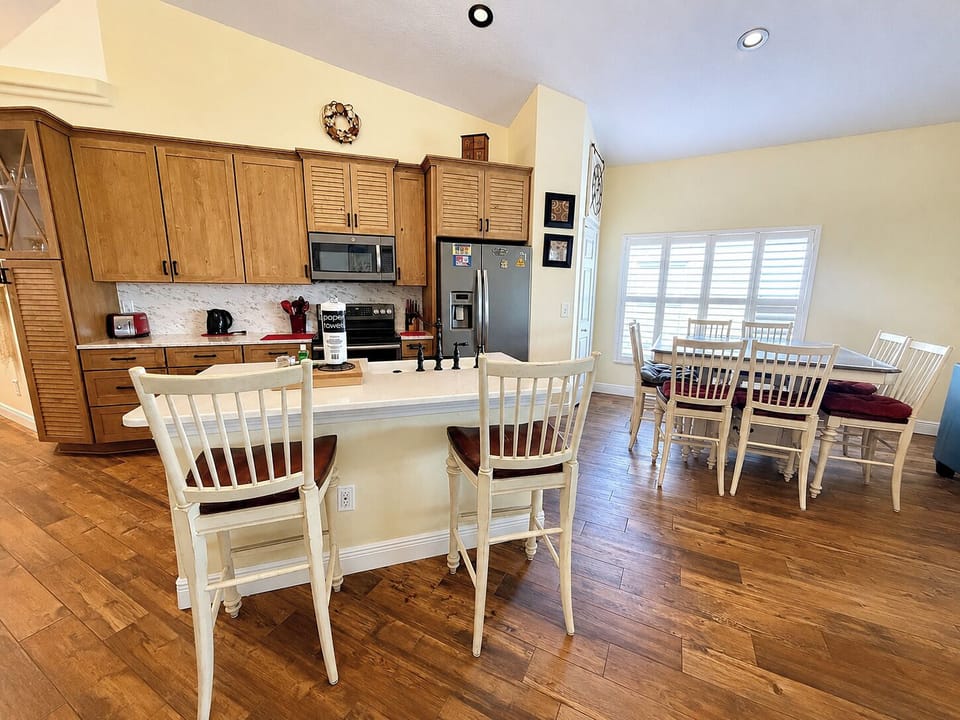 Breakfast bar and dining table, total seating for 10.