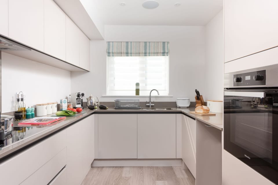 Kitchen with oven, double toaster, Nespresso machine - Wish You Were Here