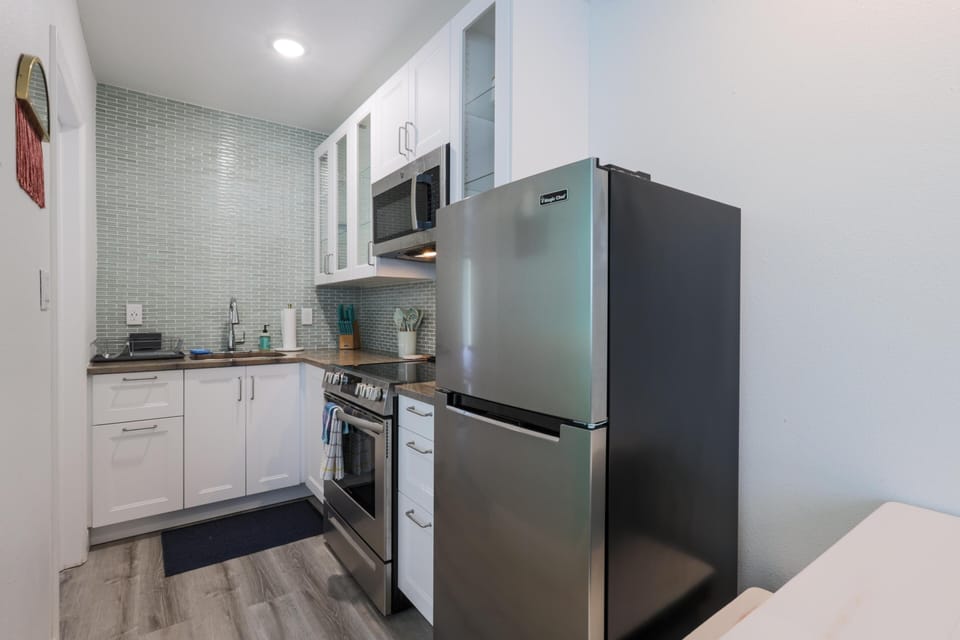 ALL NEW appliances and kitchen cookware