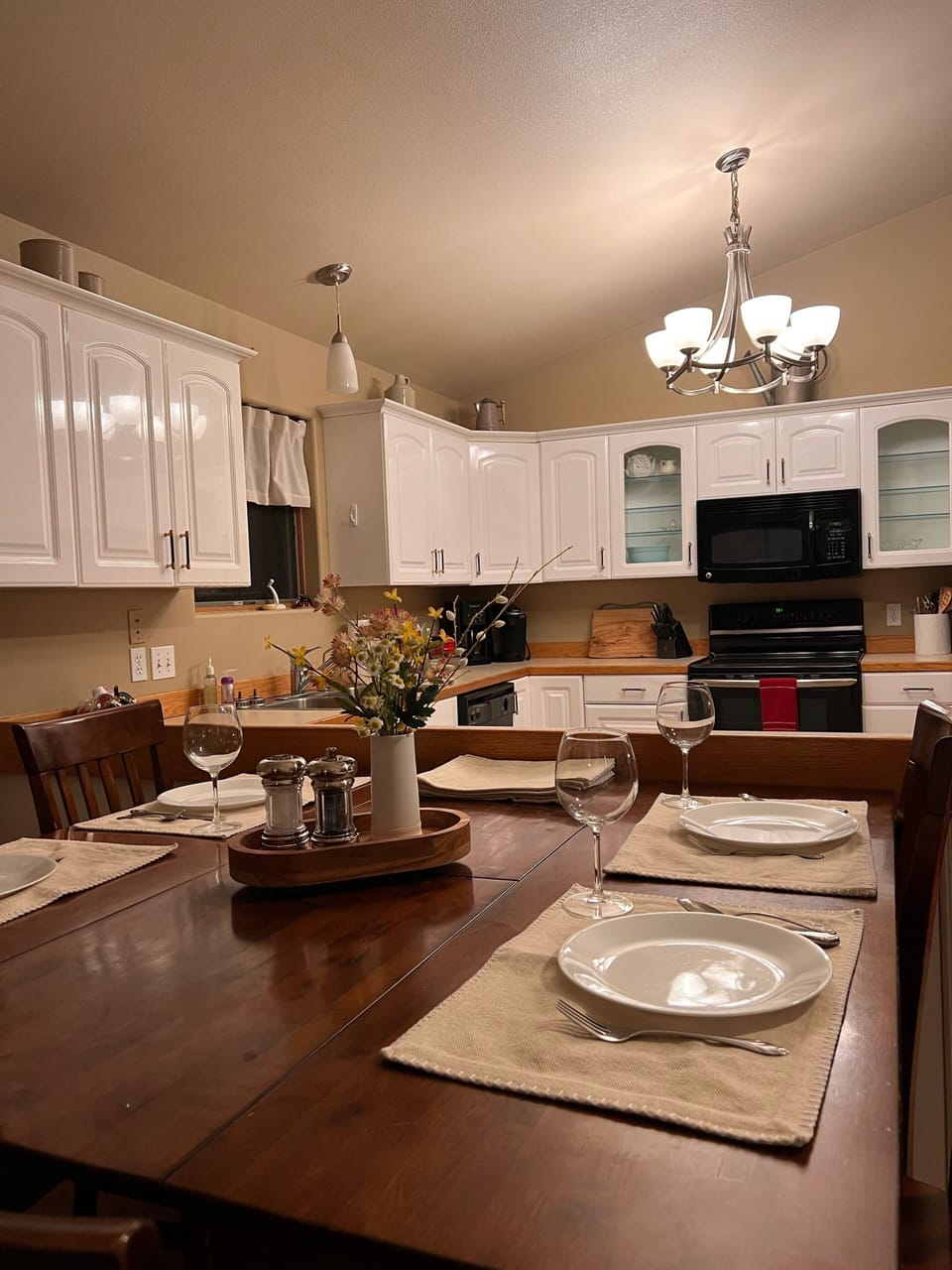 Kitchen, fully stocked