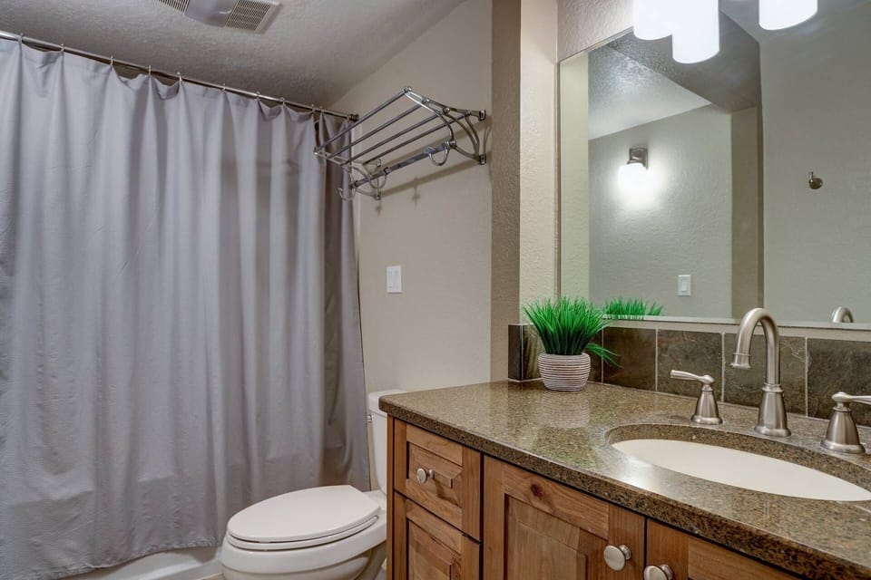 "Rabbit's Rest was very comfortable and clean. We appreciated how quiet and beautiful the area was. It was simple to get to anywhere" - Sally