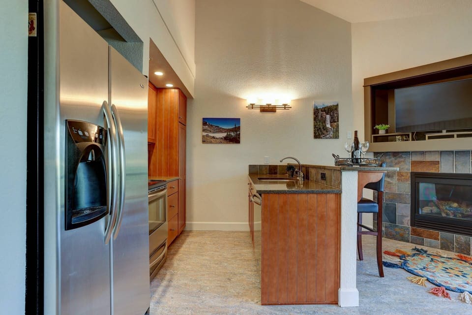 Cook a delicious meal in this fabulous kitchen.