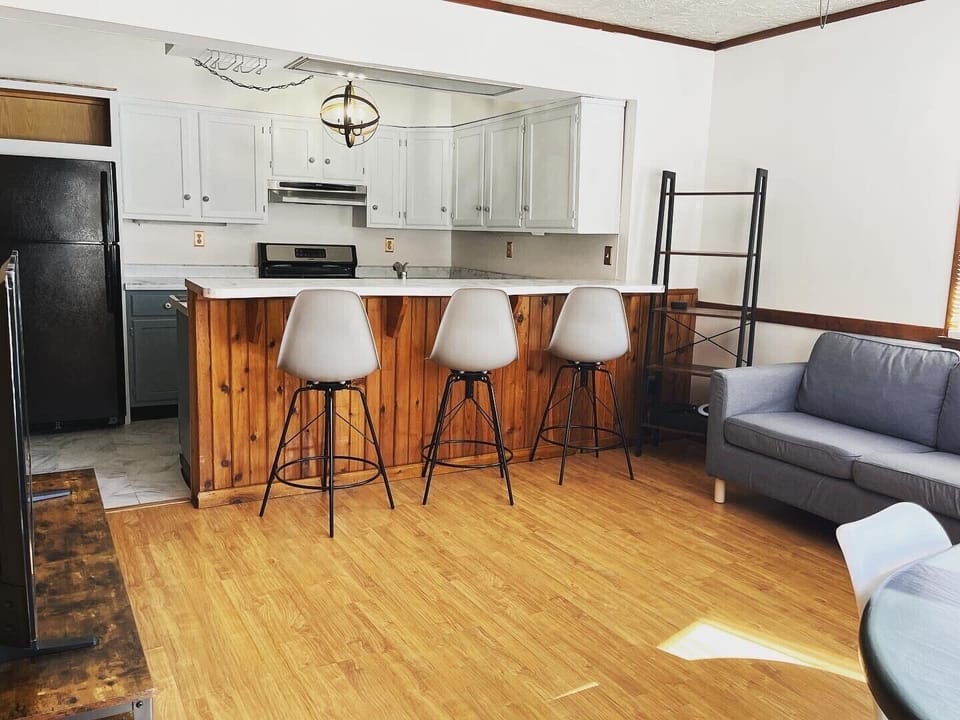 Kitchen/dining/extra living room