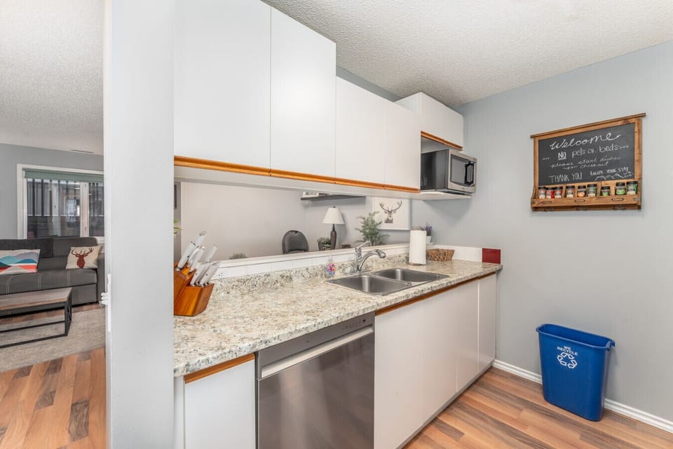 The kitchen overlooks the dining room you can converse with everyone in there