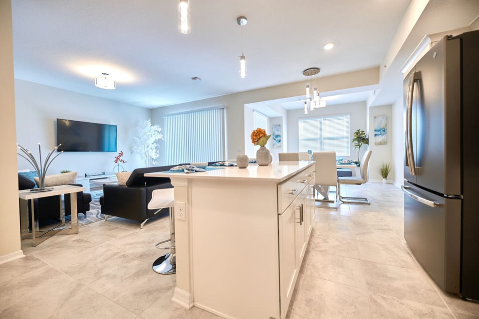 Fully equipped dining area