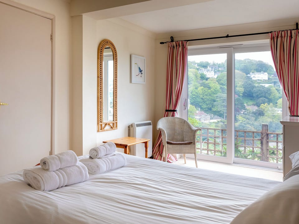 Double bedroom with en-suite | Estuary House, Salcombe