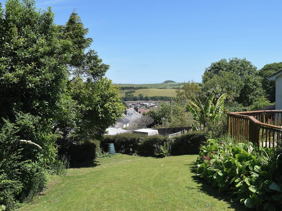 Rear lawned garden | Rockvale 2, 