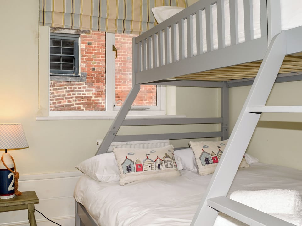 Bunk bedroom | Tappers Quay 2, 