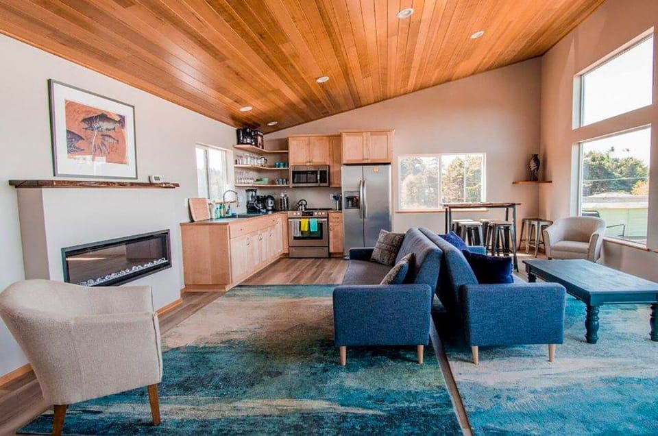 Tiny Tranquility’s Redwood Commons community kitchen with ocean view (1)