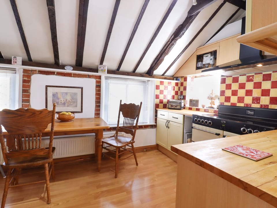Cottage | Private kitchen | Fridge, microwave, dishwasher, cookware/dishes/utensils