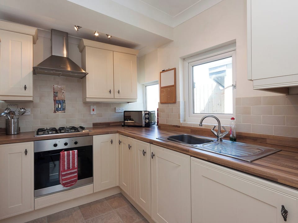 Well-equipped kitchen | Evelyn Cottage, Dartmouth